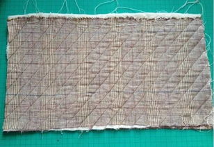 巧手翻新 旧布料变身百元级时尚包袋